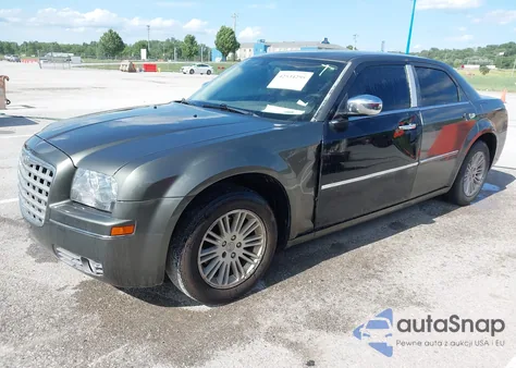 2010 Chrysler 300 Touring/Signature Series/Executive Series z USA, uszkodzony, nr VIN 2C3CA5CV9AH220981